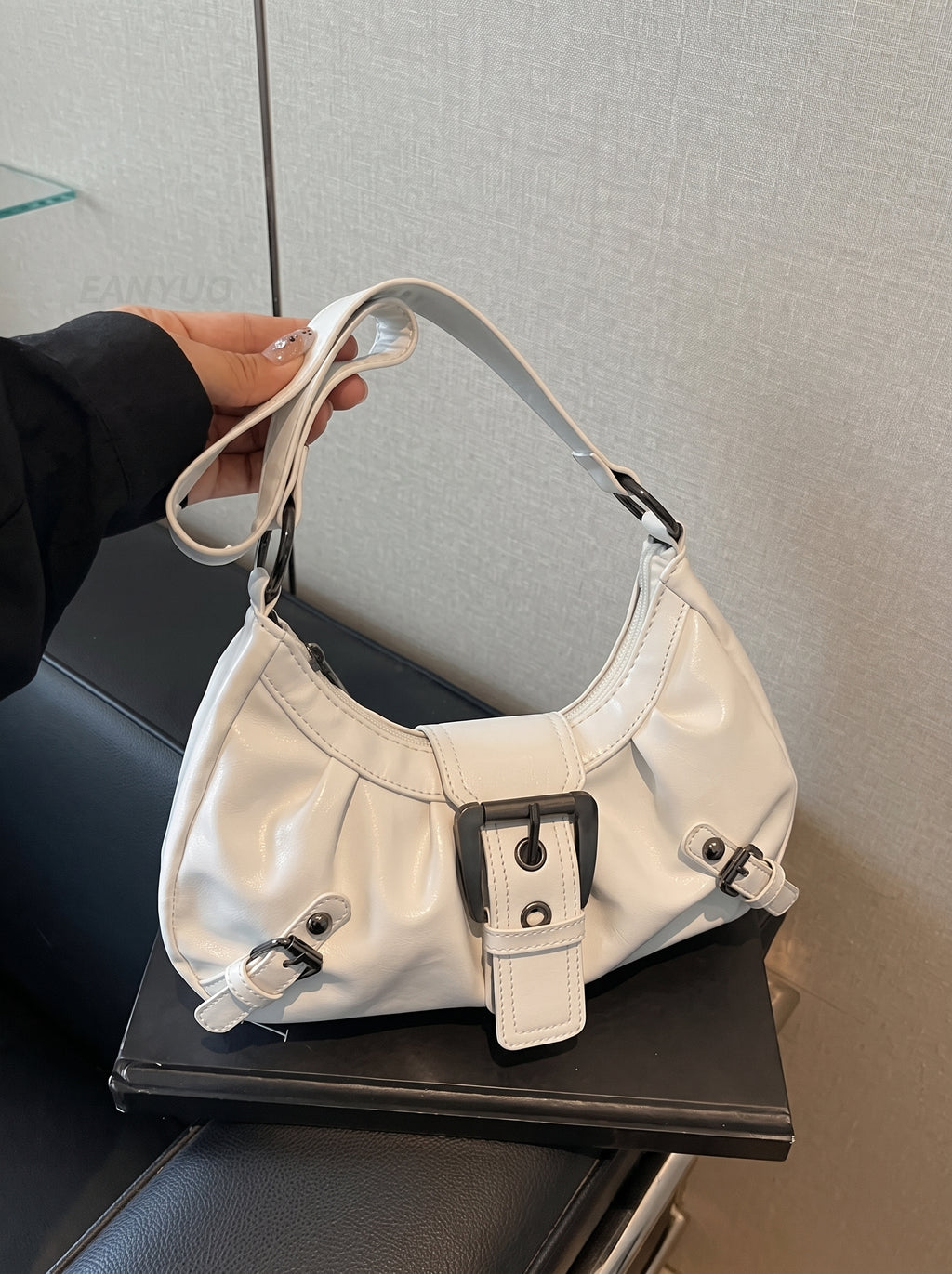Bolso Valeria de Hombro con Hebilla