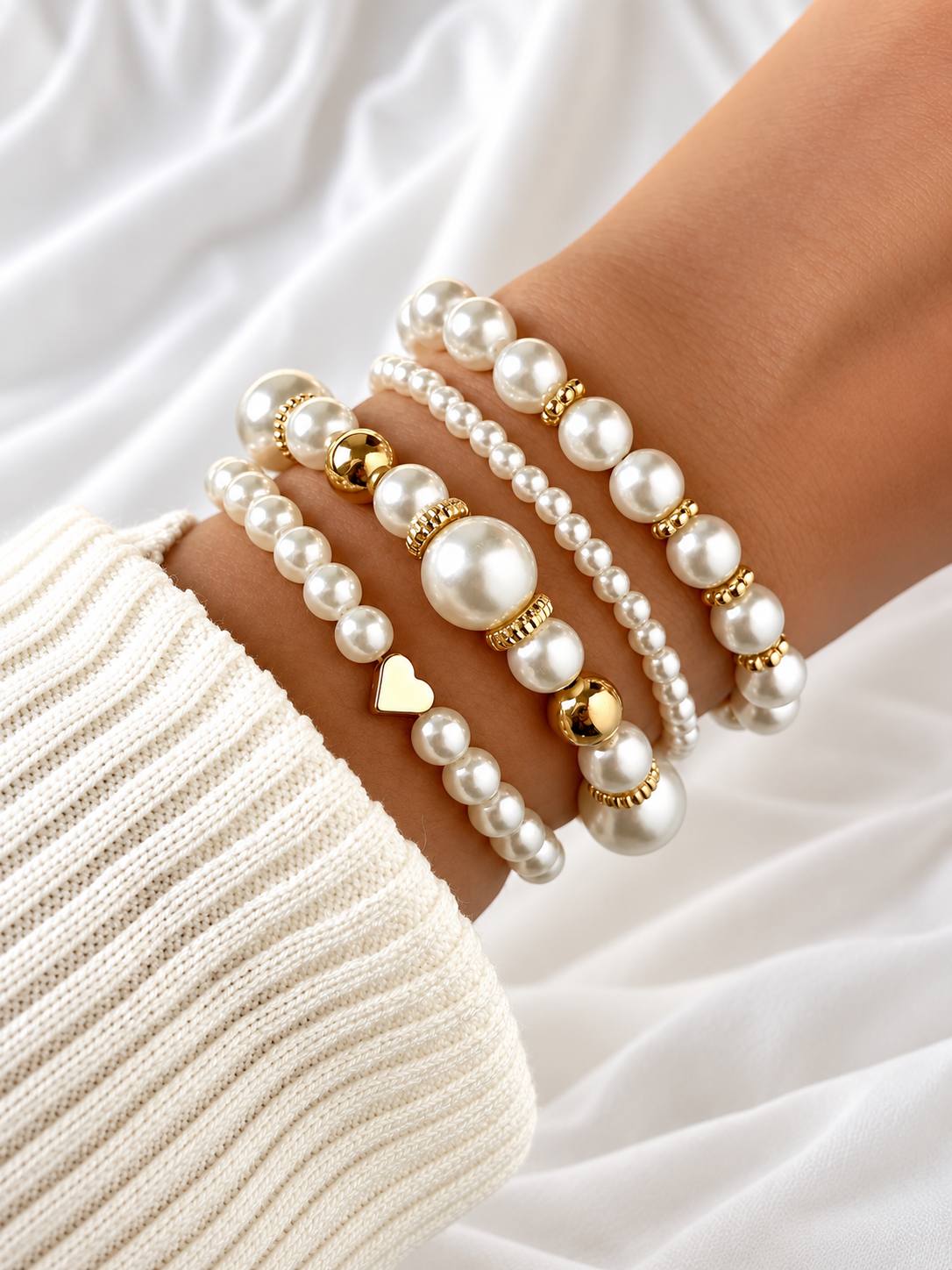 Pulseras Amelia Perla con Detalles Dorados
