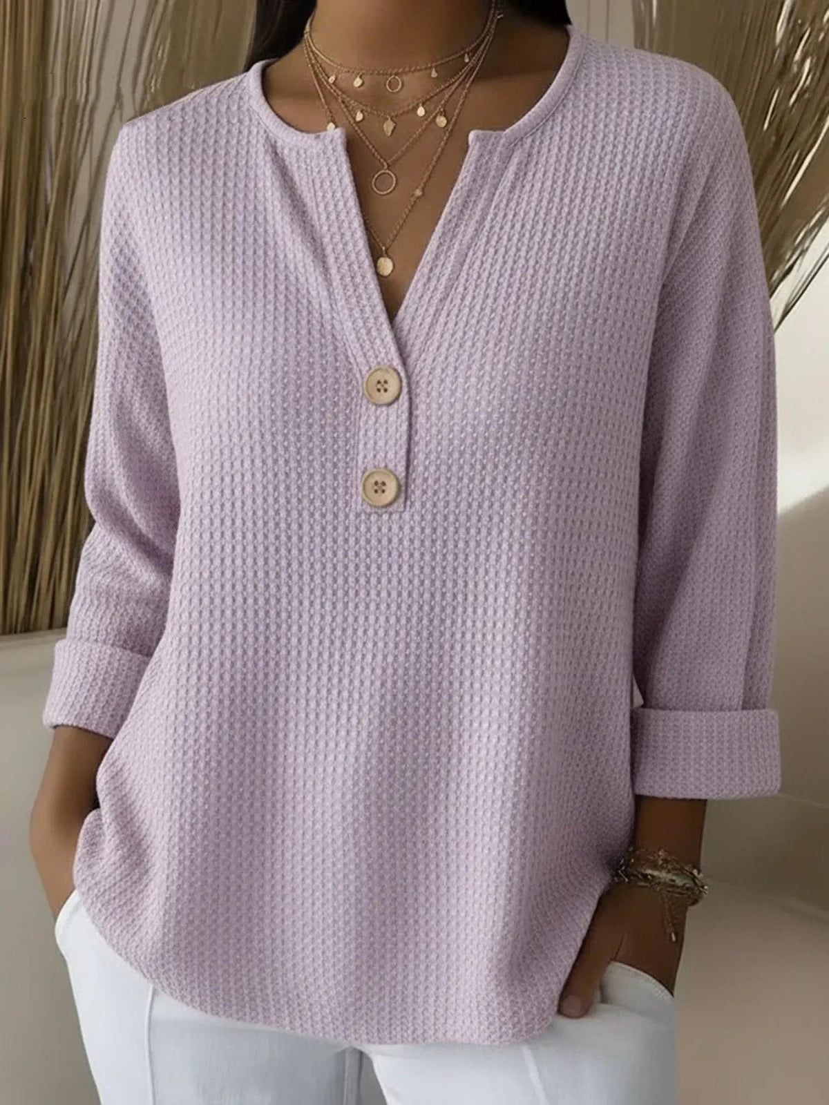 Camiseta Lucía Gofrada con Escote Abotonado
